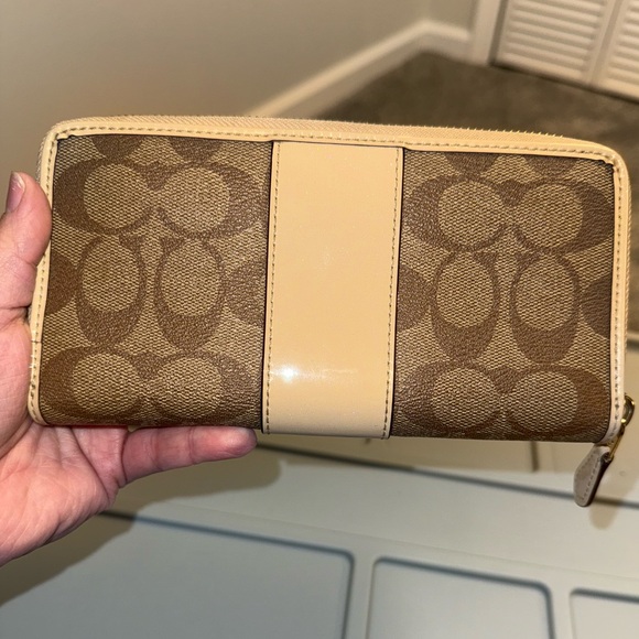 Coach Wallet EUC - Picture 2 of 11